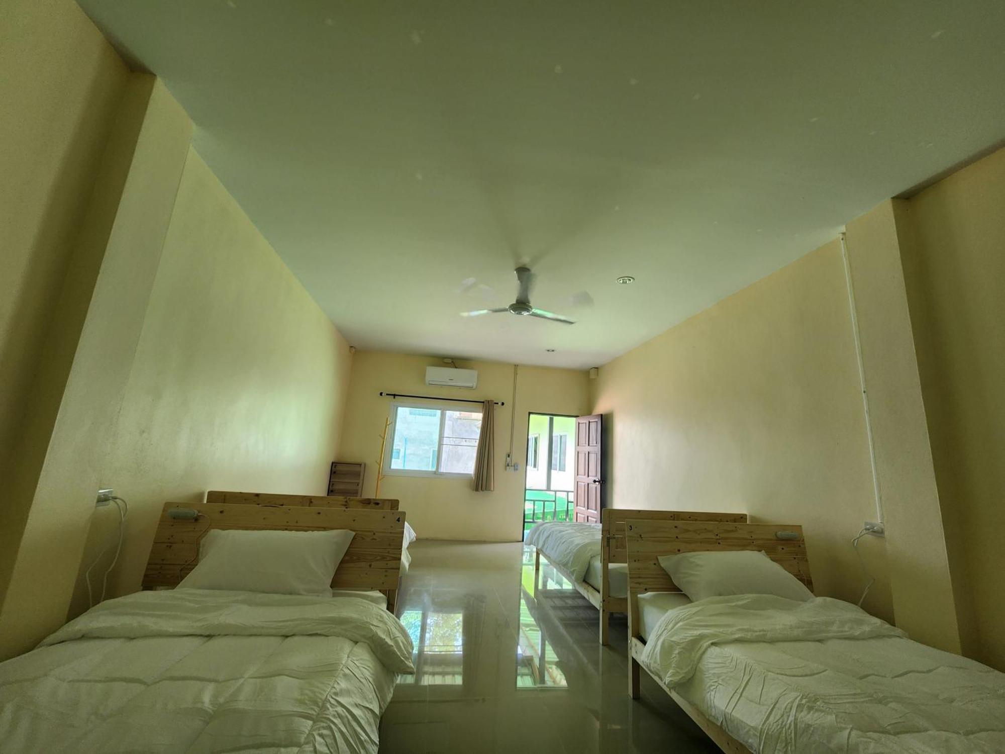 Skypearl Guesthouse & Pub เกาะเต่า ภายนอก รูปภาพ