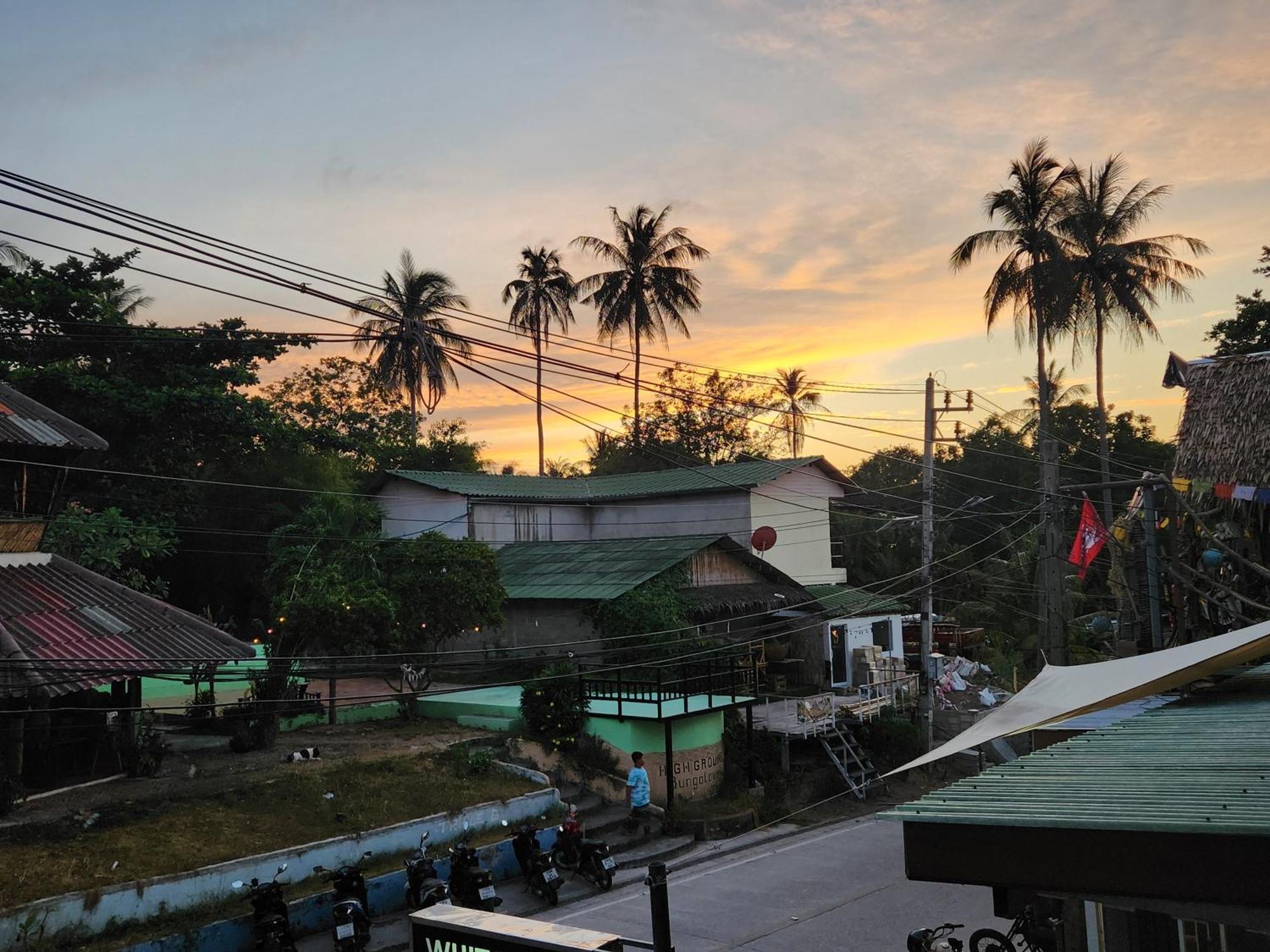 Skypearl Guesthouse & Pub เกาะเต่า ภายนอก รูปภาพ