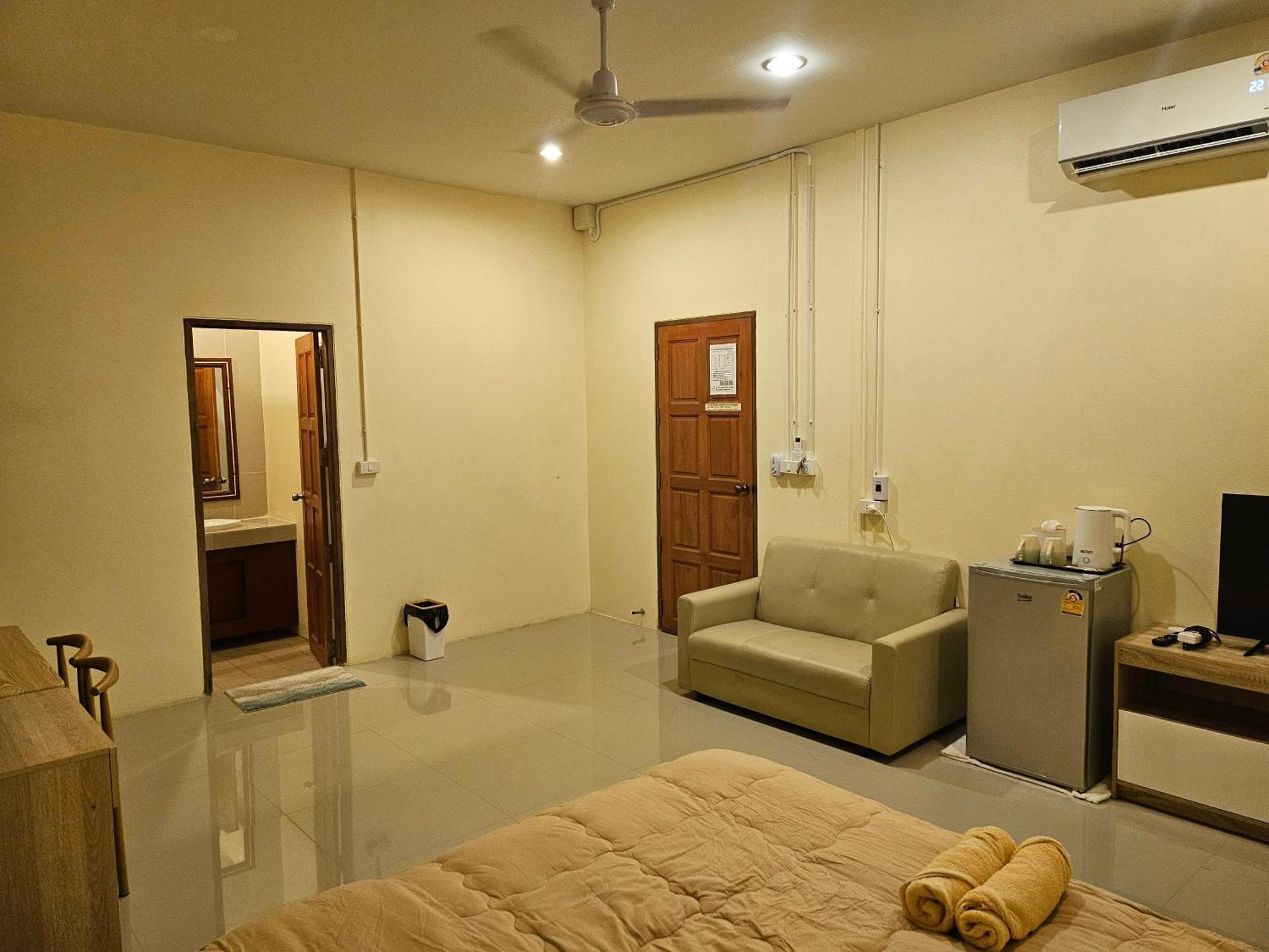 Skypearl Guesthouse & Pub เกาะเต่า ภายนอก รูปภาพ