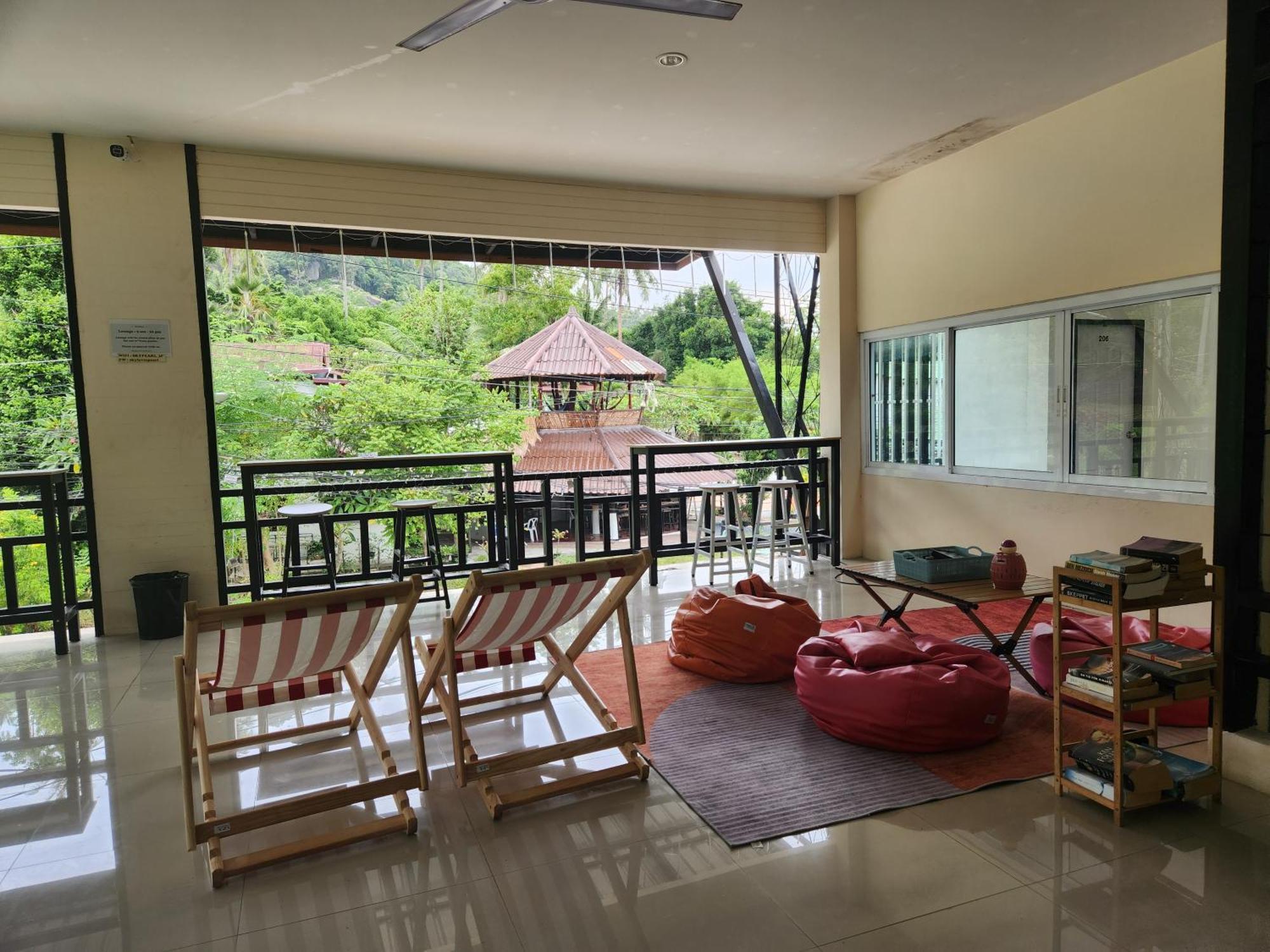 Skypearl Guesthouse & Pub เกาะเต่า ภายนอก รูปภาพ